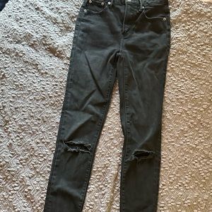 Black distressed skinny jeans